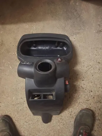 Steyr Multi/Kompakt Lenksäulenverkleidung und Blinkerhebel