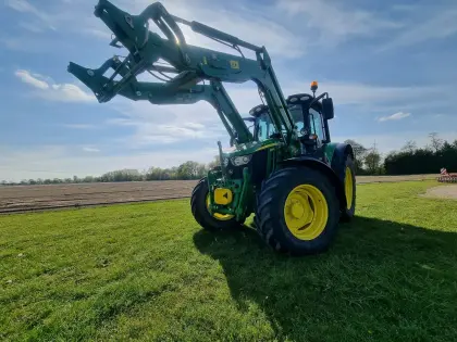 John Deere 6120M