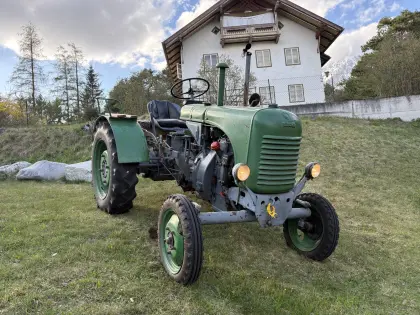 Steyr Oldtimer Traktor + Anhänger + Mähbalken + Mulde