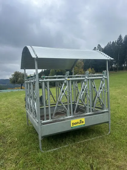 Patura Futterraufe mit 12 Selbstfanggitter