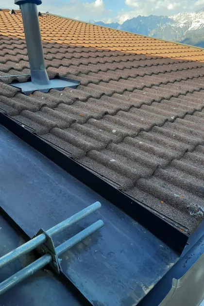 Verkaufe guterhaltene Bramac Alpendachsteine ca. 250 m²