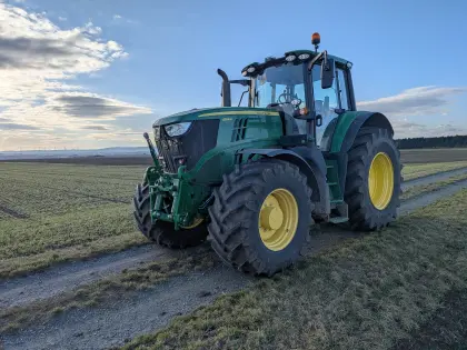 John Deere 6195M
