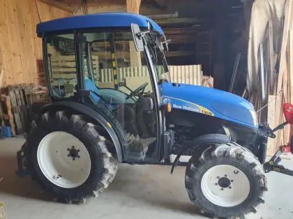 New Holland T3030 AS + Rasenreifen, Mulcher, Schneeschild