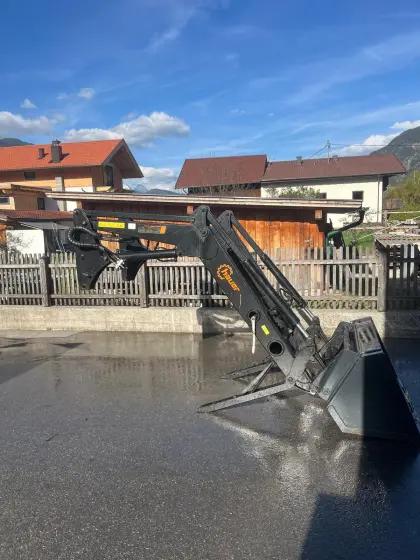 Hauer POM 110 mit Schaufel