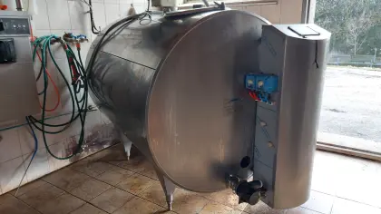 Milchtank 1.100 l mit Selbstreinigung und Kühlaggregat 1,5 kW