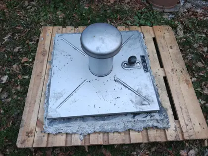 Quellschacht Edelstahl Brunnenabdeckung Huber 65 cm x 65 cm