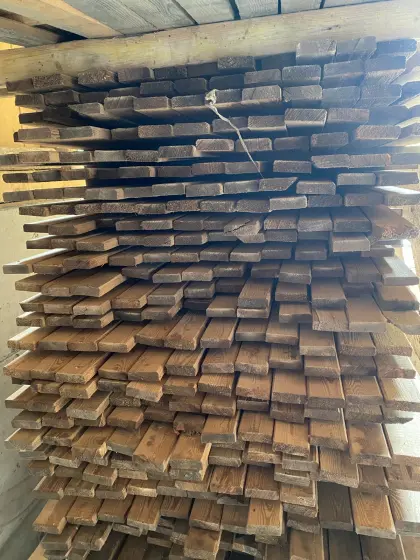 Lärchenbretter 8 cm breit, gefast und gebürstet