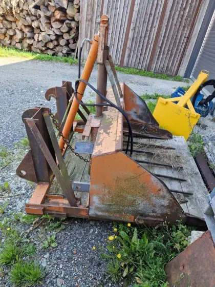 Hochkipp-Mistgabel Eigenbau mit Liebherr-Aufnahme