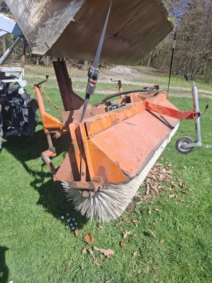 Kehrmaschine, 225 cm Breite, Kehrbesen, 3-Punkt, Traktor
