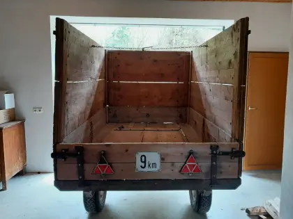 Einachskipper mit Winde zum Kippen