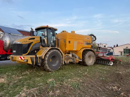 Gülletrecker Gülleselbstfahrer Terra Gator 224