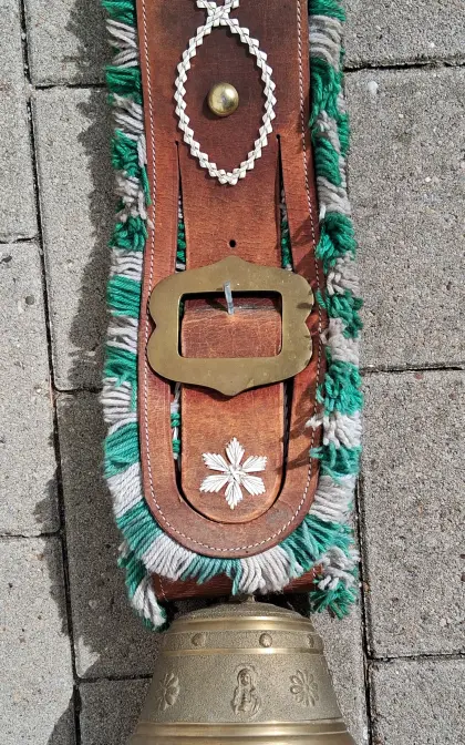Kuhglocke mit Lederriemen Almabtrieb