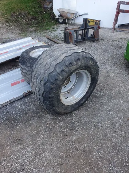 Anhänger Reifen Kompletträder
