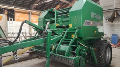 Rundballenpresse McHale F 550