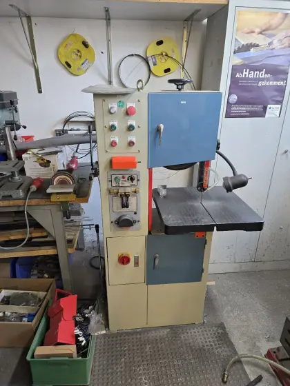 Baileigh Vertikale Bandsäge für Metall mit Schweißapparat