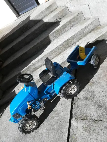 Kindertraktor mit Anhänger
