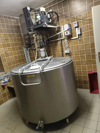Milchtank mit Kühlaggregat