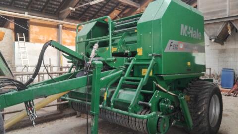 Rundballenpresse McHale F 550