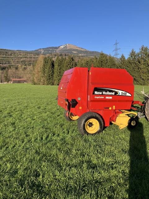 Presse New Holland 548 CC