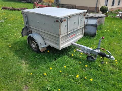 PKW-Anhänger gebremst