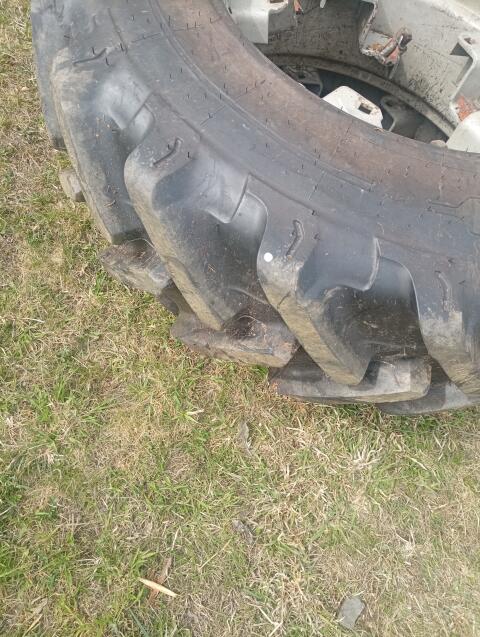 320/85 - 12.4R24