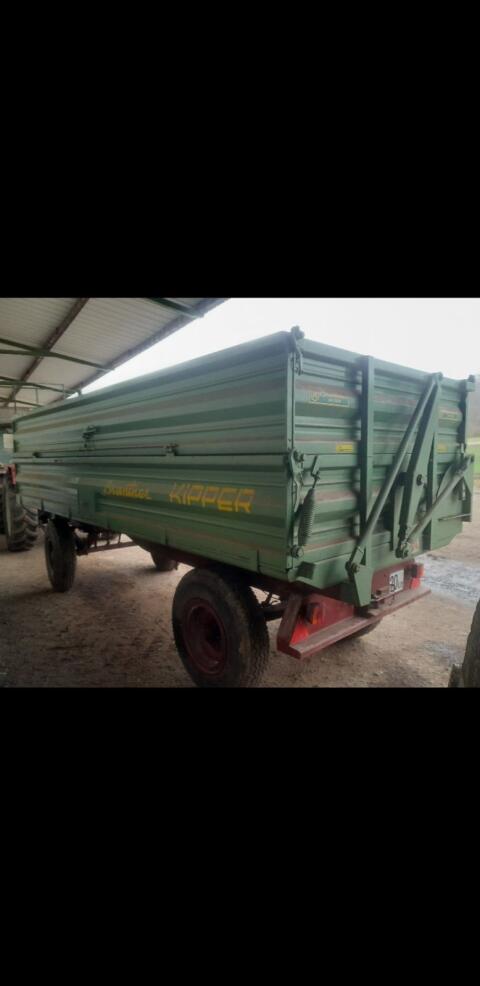 Brantner Kipper mit automatischer Bordwandöffnung