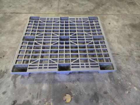 Kunststoffpalette 1 x 1,2 m