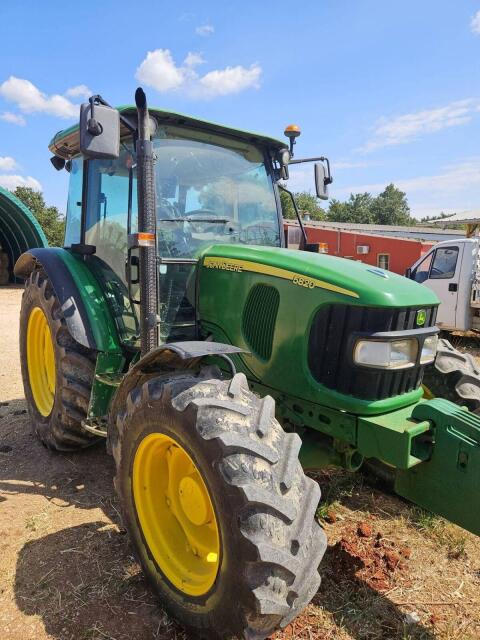 John Deere 5820