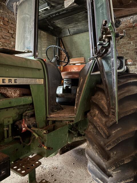 John Deere 4230
