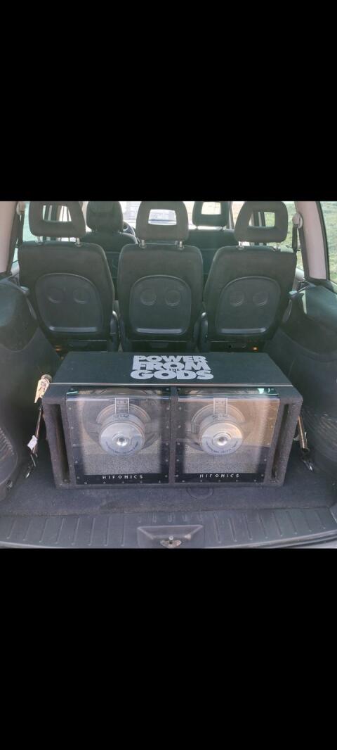 Doppel-Subwoofer-Box mit Endstufe