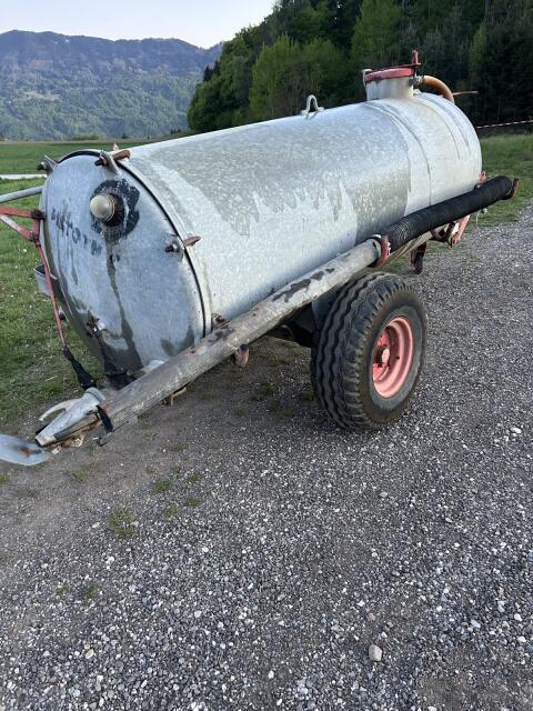 Bauer 3.000 l Güllefass reparaturbedürftig