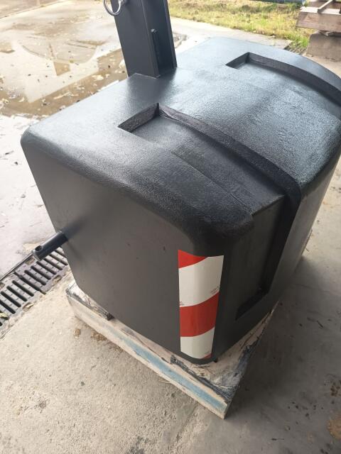 Frontgewicht 730 kg Kat. 3