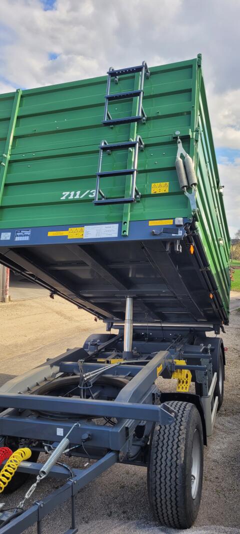 Metal-Fach Kipper 16-t 3-Seiten-Kipper