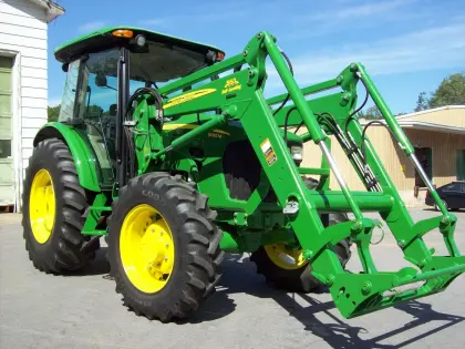 John Deere 5085M