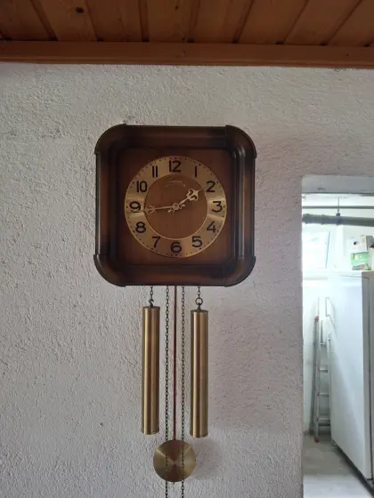 Drei Pendeluhren zu verkaufen