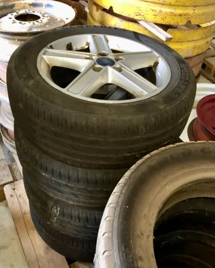 Sommerreifen mit Alufelgen 205/55 R16H für Ford