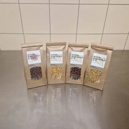 Kidneybohnen und Popcornmais in verschiedenen Farben