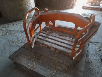 Hauer Rundballenzange