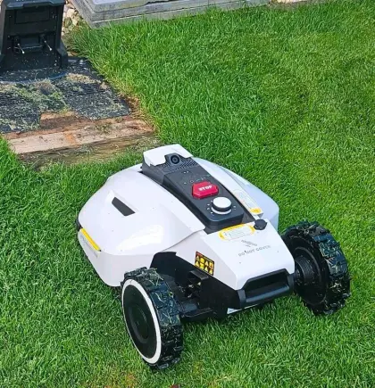 Mammotion Yuka 1.500 – inkl. 2. Akku Mähroboter Rasenmäher