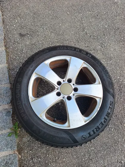 Reifen mit Felge 205/60 R16