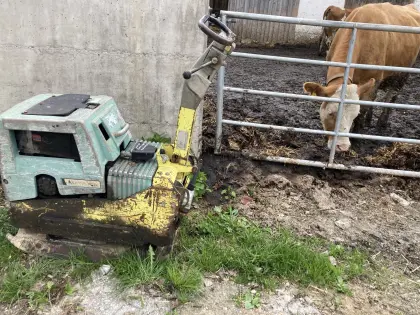 Defekte Rüttelplatte