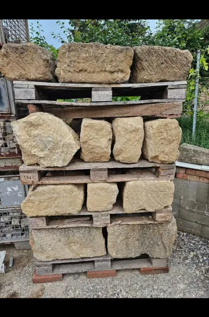 Sandsteinblöcke Quader