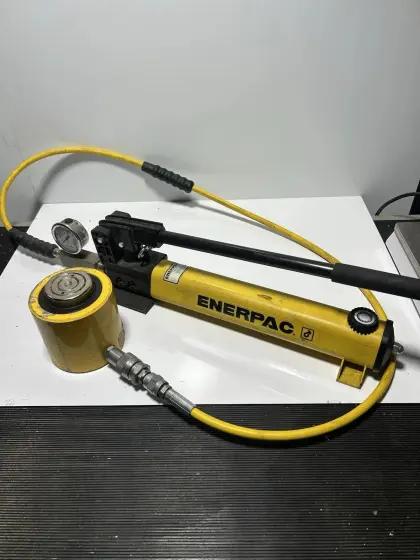 Enerpac P392 Handpumpe mit Zylinder RCS502 50 t