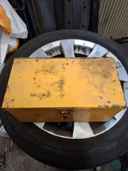 Zu verkaufen Werkzeugkiste.