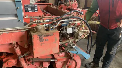 Eigenölversorgung von Mengele Ladewagen