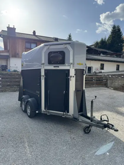 Vieh-Pferdeanhänger