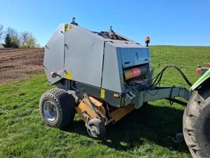 Rundballenpresse Pronar Z500