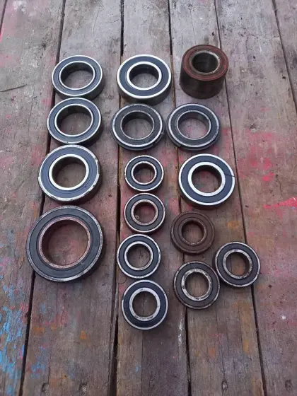 Alte defekte Lager für Metallkunst