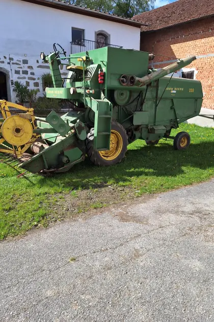 John Deere 330