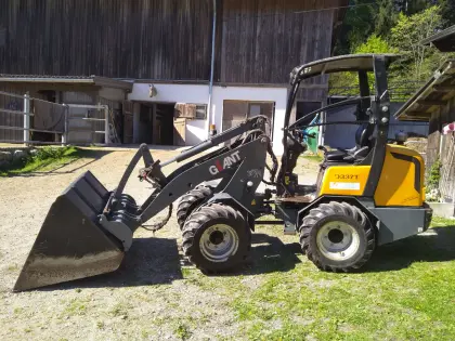 Hoflader Giant D337T